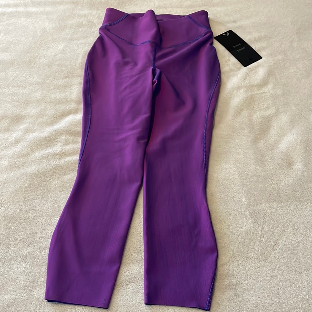 NWT SPECIAL EDITION Base Pace HR Crop Two Toned Ribbed